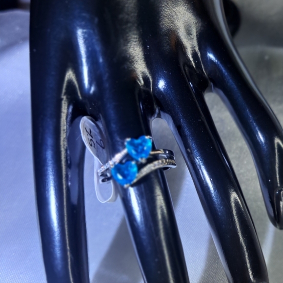 Elegant Blue Heart Ring - Picture 2 of 5